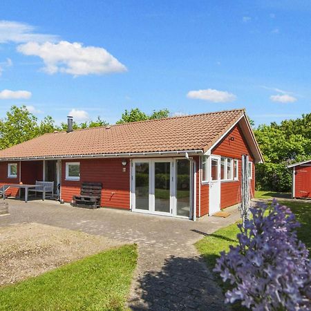 6 Person Holiday Home In Tarm Buitenkant foto