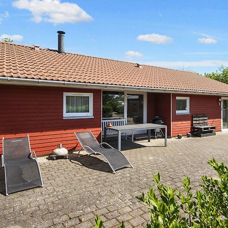 6 Person Holiday Home In Tarm Buitenkant foto